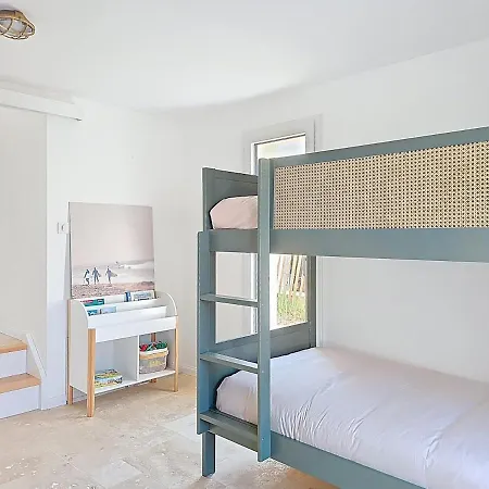 Feet In The Water, 100 M From The Center بيت للعطل *