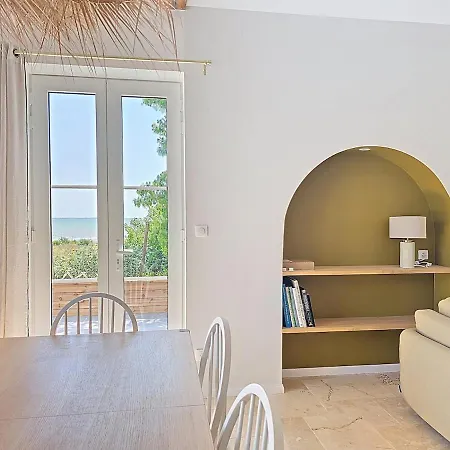 Feet In The Water, 100 M From The Center * لا ترانش سور مير