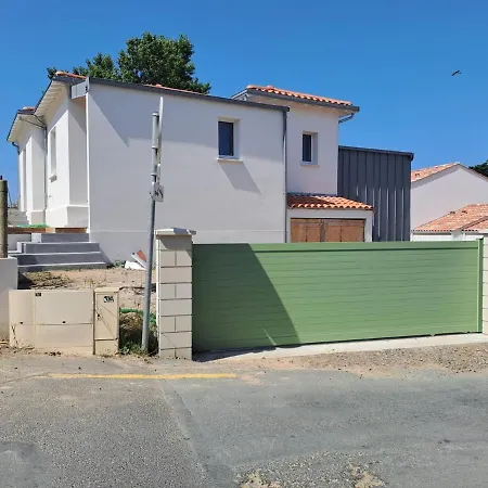 Feet In The Water, 100 M From The Center *