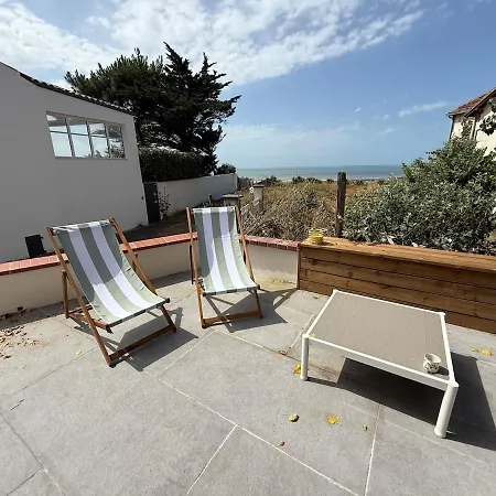 Feet In The Water, 100 M From The Center بيت للعطل