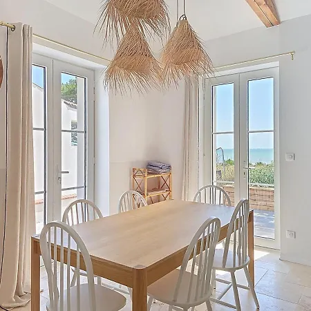 Feet In The Water, 100 M From The Center Tatil Evi *