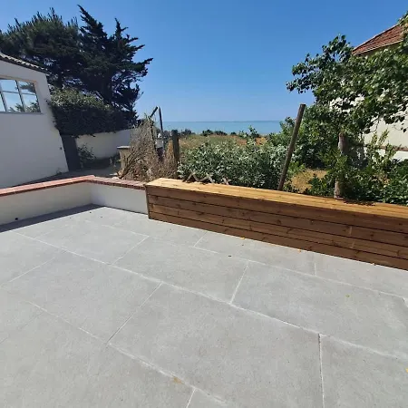 Feet In The Water, 100 M From The Center *