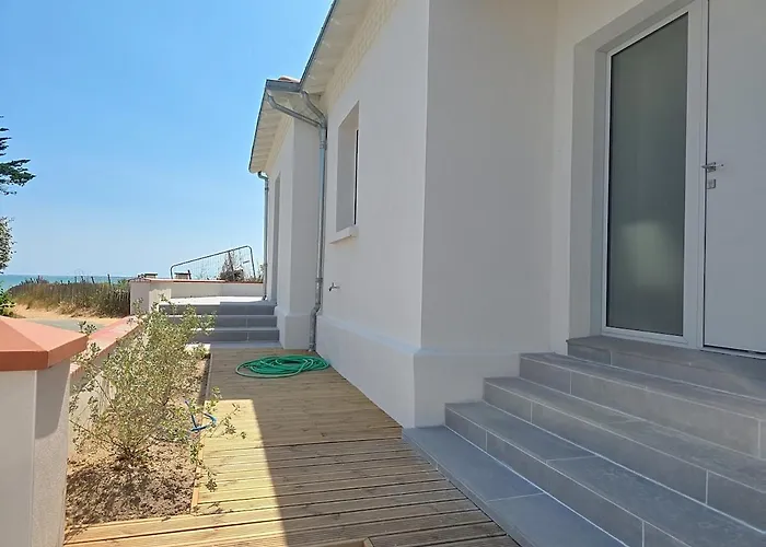 Feet In The Water, 100 M From The Center *