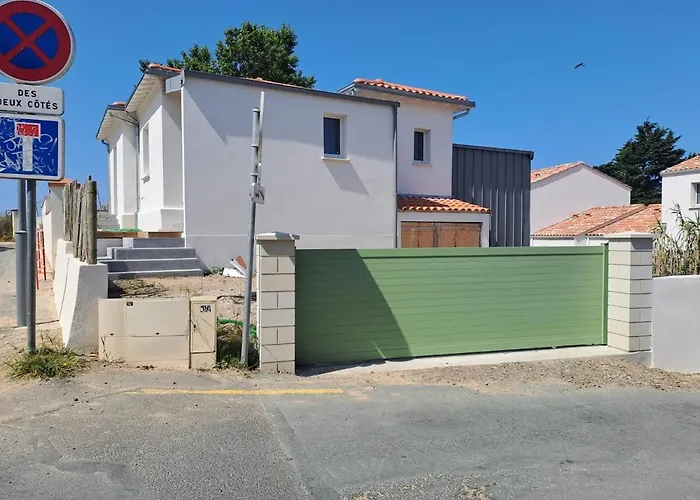 Feet In The Water, 100 M From The Center *