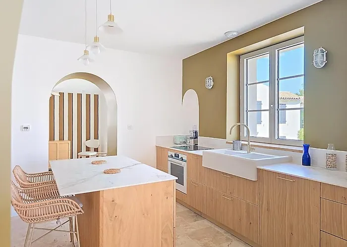 Nyaraló Feet In The Water, 100 M From The Center