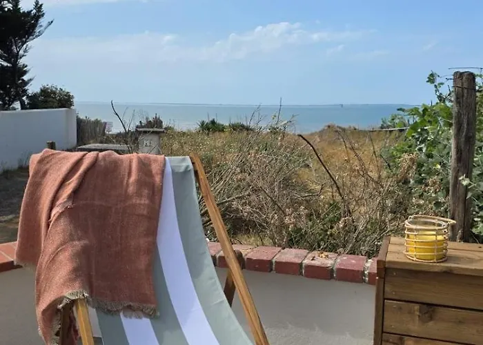 Feet In The Water, 100 M From The Center