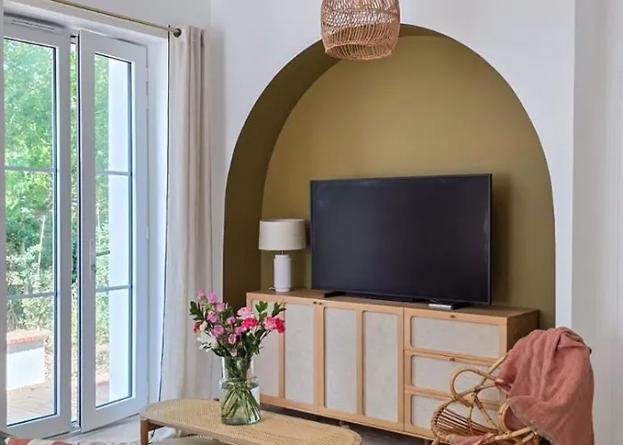 Nyaraló Feet In The Water, 100 M From The Center